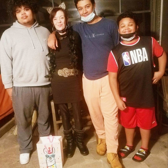 Meet your Posher, Jaime - Picture 2 of 2